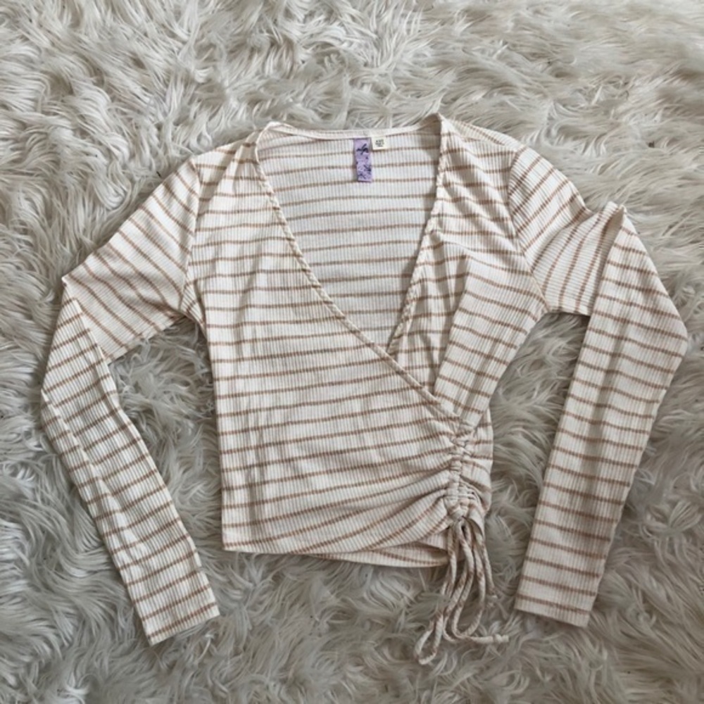Alya Top cream and tan V neck